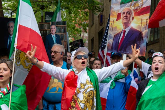 June 26, 2026, Seattle, Washington, USA: Protesters gather in SeattleÃ¢â‚¬â ¢s Pioneer Square in demonstration of the current ro gime in Tehran before the FIFA World Cup, WM, Weltmeisterschaft, Fussball match between Egypt and Iran on Friday, June 26, 2026. Seattle USA - ZUMAg235 20260626_zap_g235_009 Copyright: xPaulxChristianxGordonx
