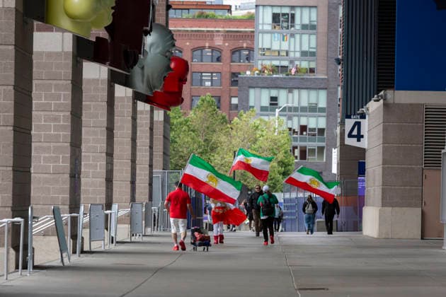 June 26, 2026, Seattle, Washington, USA: Protesters gather in SeattleÃ¢â‚¬â ¢s Pioneer Square in demonstration of the current ro gime in Tehran before the FIFA World Cup, WM, Weltmeisterschaft, Fussball match between Egypt and Iran on Friday, June 26, 2026. 2026 FIFA World Cup: Protest Against Iranian Ro Gime In Seattle  - ZUMAg235 20260626_zap_g235_007 Copyright: xPaulxChristianxGordonx