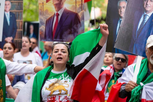 June 26, 2026, Seattle, Washington, USA: Protesters gather in SeattleÃ¢â‚¬â ¢s Pioneer Square in demonstration of the current ro gime in Tehran before the FIFA World Cup, WM, Weltmeisterschaft, Fussball match between Egypt and Iran on Friday, June 26, 2026. Seattle USA - ZUMAg235 20260626_zap_g235_014 Copyright: xPaulxChristianxGordonx