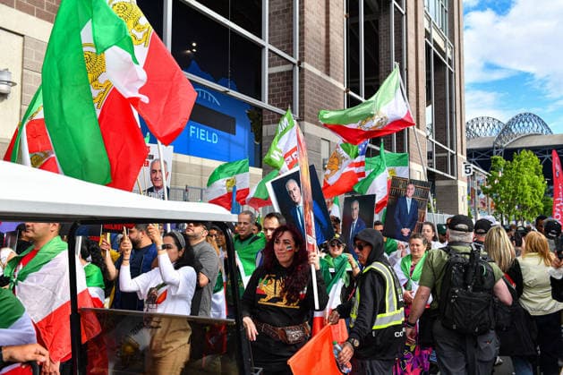 June 26, 2026: Iranian anti-regime protesters march outside Seattle Stadium before the FIFA World Cup, WM, Weltmeisterschaft, Fussball match between Egypt and Iran in Seattle, WA. CSM Seattle United States - ZUMAc04_ 20260626_zma_c04_277 Copyright: xStevexFaberx