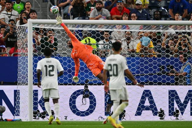 FIFA World Cup, WM, Weltmeisterschaft, Fussball 2026 - Group H - Cape Verde vs Saudi Arabia Goalkeeper Mohammed al-Owais of Saudi Arabia in action during the FIFA World Cup 2026 group stage match between Cape Verde and Saudi Arabia in Houston, USA, 26 June 2026. HOUSTON Texas United States  Copyright: xSAMxWASSONx