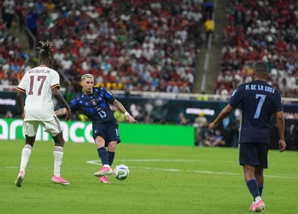 Uruguay v Spain - FIFA World Cup, WM, Weltmeisterschaft, Fussball 2026 - Group H ZAPOPAN, MEXICO - JUNE 26: Williams (17) of Spain in action against Guillermo Varela (13) of Uruguay during the 2026 FIFA World Cup First Stage Group H match between Uruguay and Spain at Estadio Akron (Guadalajara Stadium) in Zapopan, Guadalajara, Mexico on June 26, 2026. Juancho Torres Anadolu Jalisco Mexico. Editorial use only. Please get in touch for any other usage.  Copyright: x2026xAnadoluxJuanchoxTorresx