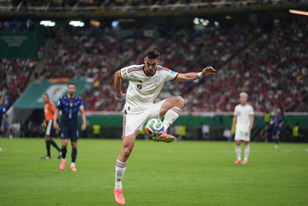 Uruguay v Spain - FIFA World Cup, WM, Weltmeisterschaft, Fussball 2026 - Group H ZAPOPAN, MEXICO - JUNE 26: Fabian Ruiz (8) of Spain in action during the 2026 FIFA World Cup First Stage Group H match between Uruguay and Spain at Estadio Akron (Guadalajara Stadium) in Zapopan, Guadalajara, Mexico on June 26, 2026. Juancho Torres Anadolu Jalisco Mexico. Editorial use only. Please get in touch for any other usage.  Copyright: x2026xAnadoluxJuanchoxTorresx