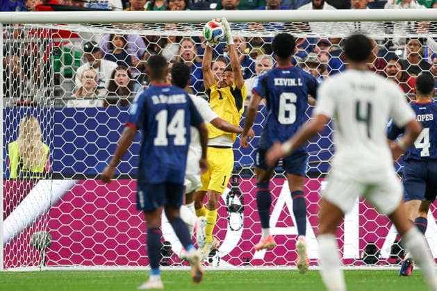 HOUSTON, TX - JUNE 26: Vozinha 1 of Cabo Verde leaps for a save during the FIFA World Cup, WM, Weltmeisterschaft, Fussball 2026 Group H match between Cabo Verde and Saudi Arabia on June 26, 2026, at Houston Stadium in Houston, Texas. (Photo by David Buono Icon Sportswire). SOCCER: JUN 26 FIFA World Cup 26 Group H - Cabo Verde vs Saudi Arabia EDITORIAL USE ONLY Icon260626044