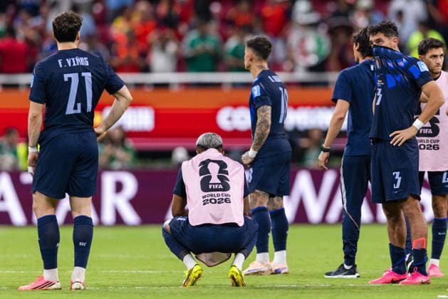 ZAPOPAN, MEXICO - JUNE 26: Uruguay players are dejected after losing the FIFA World Cup, WM, Weltmeisterschaft, Fussball 2026 Group H match between Uruguay and Spain at Guadalajara Stadium on June 26, 2026 in Zapopan, Mexico.  Copyright: xMBxMediax
