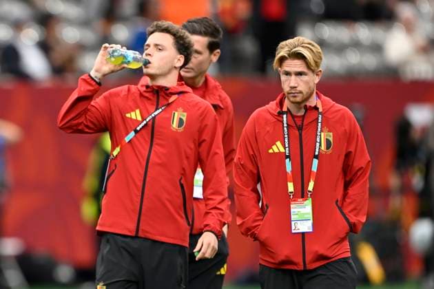 New Zealand vs Belgium - FIFA World Cup, WM, Weltmeisterschaft, Fussball 2026 VANCOUVER, CANADA - JUNE 26 : De Cuyper Maxim defender of Belgium, De Bruyne Kevin forward of Belgium before the start of the game during the FIFA World Cup 2026 Group G match between New Zealand and Belgium at the BC Place Stadium on June 26, 2026 in Vancouver, Canada, 26 06 2026 Vancouver Canada  Copyright: xNicoxVereeckenx