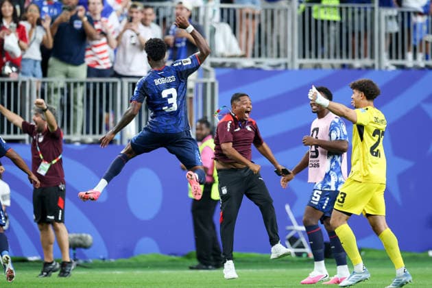 HOUSTON, TX - JUNE 26: Diney 3 of Cabo Verde leaps in the air to celebrate advancing to the round of 32 after drawing the FIFA World Cup, WM, Weltmeisterschaft, Fussball 2026 Group H match between Cabo Verde and Saudi Arabia on June 26, 2026, at Houston Stadium in Houston, Texas. (Photo by David Buono Icon Sportswire). SOCCER: JUN 26 FIFA World Cup 26 Group H - Cabo Verde vs Saudi Arabia EDITORIAL USE ONLY Icon260626048