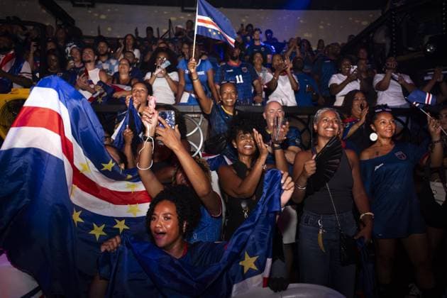 ROTTERDAM - Supporters watch Cape Verde s third World Cup match, this time against Saudi Arabia. The Cape Verdean team has six players who were born in the Netherlands and is participating in the World Cup for the first time in history. JEROEN JUMELET ANP xVIxANPxSportx xxANPxIVx 562126728 originalFilename: 562126728.jpg