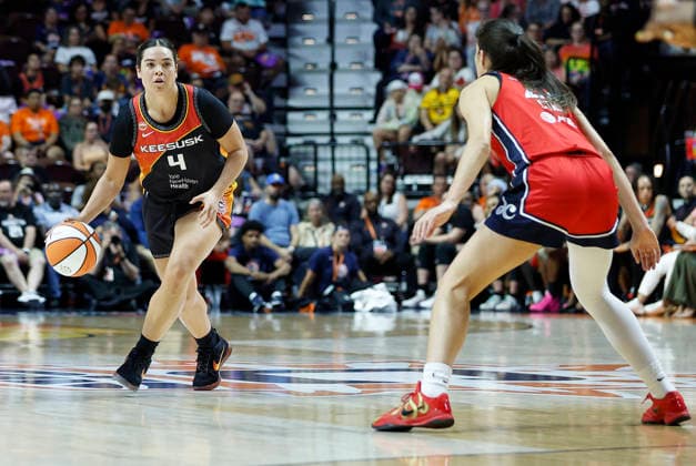 UNCASVILLE, CT - JUNE 26: Charlisse Leger-Walker 4 of the Connecticut Sun defended by Sonia Citron 22 of the Washington Mystics during the WNBA, Basketball Damen, USA game between Washington Mystics and Connecticut Sun on June 26, 2026, at Mohegan Sun Arena in Uncasville, CT. (Photo by M. Anthony Nesmith Icon Sportswire) WNBA: JUN 26 Washington Mystics at Connecticut Sun EDITORIAL USE ONLY Icon26062608