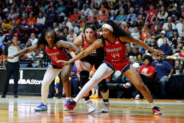 UNCASVILLE, CT - JUNE 26: Michaela Onyenwere 12 of the Washington Mystics, Raegan Beers 15 of the Connecticut Sun and Kiki Iriafen 44 of the Washington Mystics in action during the WNBA, Basketball Damen, USA game between Washington Mystics and Connecticut Sun on June 26, 2026, at Mohegan Sun Arena in Uncasville, CT. (Photo by M. Anthony Nesmith Icon Sportswire) WNBA: JUN 26 Washington Mystics at Connecticut Sun EDITORIAL USE ONLY Icon26062616