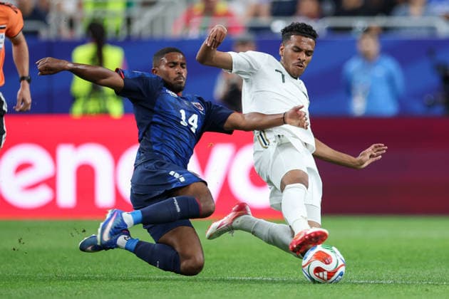 HOUSTON, TX - JUNE 26: Deroy Duarte 14 of Cabo Verde and Musab al-Juwayr 7 of Saudi Arabia leap for a loose ball during the FIFA World Cup, WM, Weltmeisterschaft, Fussball 2026 Group H match between Cabo Verde and Saudi Arabia on June 26, 2026, at Houston Stadium in Houston, Texas. (Photo by David Buono Icon Sportswire). SOCCER: JUN 26 FIFA World Cup 26 Group H - Cabo Verde vs Saudi Arabia EDITORIAL USE ONLY Icon260626057