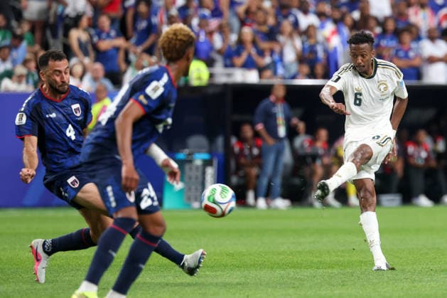HOUSTON, TX - JUNE 26: Nasser al-Dawsari 6 of Saudi Arabia takes a shot that is blocked by Roberto Lopes 4 of Cabo Verde during the FIFA World Cup, WM, Weltmeisterschaft, Fussball 2026 Group H match between Cabo Verde and Saudi Arabia on June 26, 2026, at Houston Stadium in Houston, Texas. (Photo by David Buono Icon Sportswire). SOCCER: JUN 26 FIFA World Cup 26 Group H - Cabo Verde vs Saudi Arabia EDITORIAL USE ONLY Icon260626069