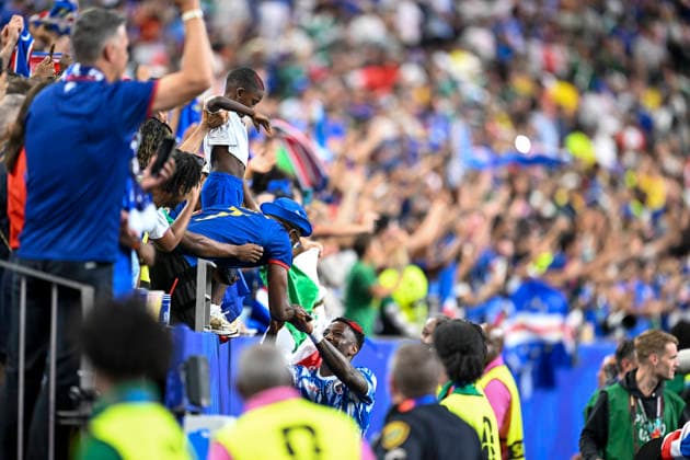 Stopira from Cape Verde celebrates with her family after qualifying for the knockout stage following a draw in the match between Cape Verde and Saudi Arabia in the third round of the group stage of the 2026 World Cup, held at Houston Stadium in Houston, United States. Richard Callis Fotoarena (Richard Callis SPP)  Copyright: xRichardxCallisx xSPPx spp-en-RiCa-2971939