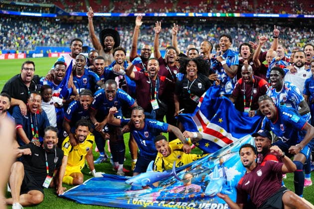 Cape Verde v Saudi Arabia - FIFA World Cup, WM, Weltmeisterschaft, Fussball 2026 - Group H HOUSTON, USA - JUNE 26: Players of Cape Verde celebrate as they qualified for round 32 stage after the FIFA World Cup 2026 Group H match between Cape Verde and Saudi Arabia at Houston Stadium on June 26, 2026 in Houston, Texas. Hakan Akgun Anadolu Texas United States. Editorial use only. Please get in touch for any other usage.  Copyright: x2026xAnadoluxHakanxAkgunx