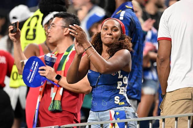 A Cape Verdean fan and supporter of Roberto Lopes celebrates after qualifying for the knockout stage following a draw in the match between Cape Verde and Saudi Arabia in the third round of the group stage of the 2026 World Cup, held at Houston Stadium in Houston, United States. Richard Callis Fotoarena (Richard Callis SPP)  Copyright: xRichardxCallisx xSPPx spp-en-RiCa-2971948