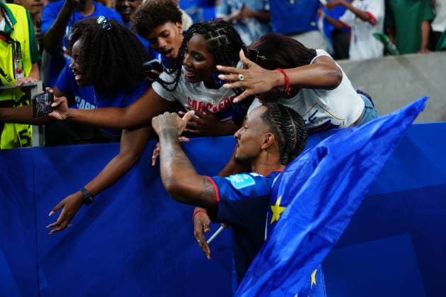 Cape Verde v Saudi Arabia - FIFA World Cup, WM, Weltmeisterschaft, Fussball 2026 - Group H HOUSTON, USA - JUNE 26: Dailon Livramento of Cape Verde celebrates with fans as they qualified for round 32 stage after the FIFA World Cup 2026 Group H match between Cape Verde and Saudi Arabia at Houston Stadium on June 26, 2026 in Houston, Texas. Hakan Akgun Anadolu Texas United States. Editorial use only. Please get in touch for any other usage.  Copyright: x2026xAnadoluxHakanxAkgunx