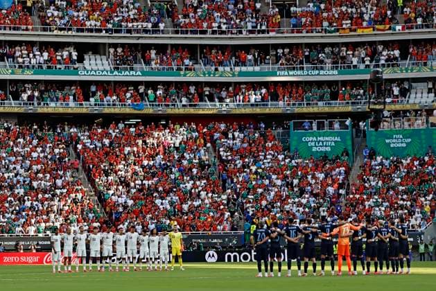 June 26, 2026, Guadalajara, Jalisco, Mexico: Players from Uruguay and Spain observe a minute of silence in honor of the victims of the 7.5 magnitude earthquake in Venezuela that occurred on June 24, 2026, during the match between Uruguay and Spain for the 3st round of the group H of the FIFA World Cup, WM, Weltmeisterschaft, Fussball 2026, at Guadalajara Stadium, in Guadalajara, Mexico on June 26, 2026. Photo: DiaEsportivo Guadalajara Mexico - ZUMAh208 20260626_zsp_h208_043 Copyright: xHeulerxAndreyx