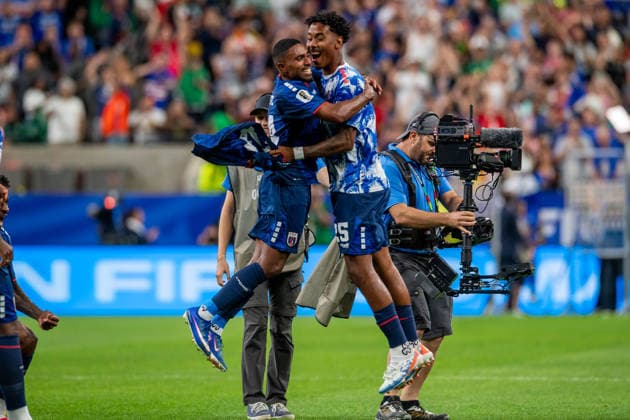 June 26, 2026: Cape Verde midfielder Deroy Duarte (14) and Cape Verde defender Kelvin Pires (25) celebrate advancing to the round of 32 after a FIFA World Cup, WM, Weltmeisterschaft, Fussball Group H match between Saudi Arabia and Cape Verde in Houston, TX. .. CSM USA - ZUMAc04_ 20260626_faf_c04_015 Copyright: xTraskxSmithx