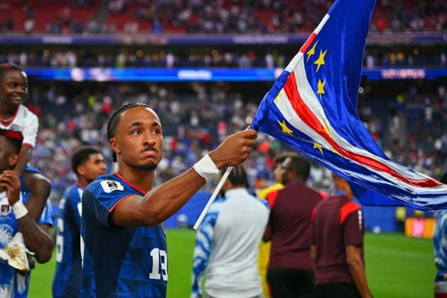 FIFA World Cup, WM, Weltmeisterschaft, Fussball 2026 - Group H - Cape Verde vs Saudi Arabia Dailon Rocha Livramento of Cape Verde celebrates with fans after the team qualified for the knockout stage following a 0-0 draw in the FIFA World Cup 2026 group stage match between Cape Verde and Saudi Arabia in Houston, USA, 26 June 2026. HOUSTON Texas United States  Copyright: xSAMxWASSONx