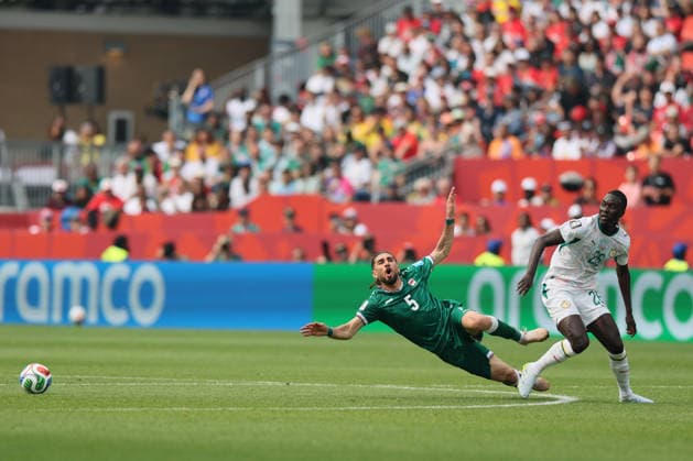 Toronto, Canada - 26 June: Pape Gueye 26 of Senegal and Akam Hashim 5 of Iraq in action during the FIFA World Cup, WM, Weltmeisterschaft, Fussball 2026 match between Senegal vs Iraq at Toronto Stadium on 26 June 2026. Toronto Toronto Stadium Canada Copyright: xOPAxImagesxMohammadxKaramalix