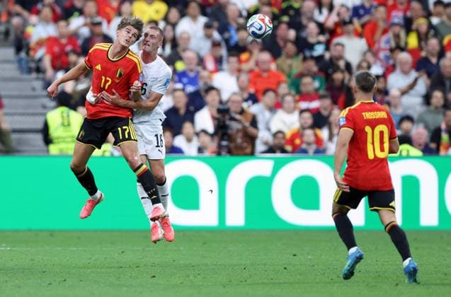Belgium s Charles De Ketelaere and New Zealand s Finn Surman fight for the ball during a soccer game between Belgian national team, Nationalteam Red Devils and New Zealand, on Friday 26 June 2026, at the BC Place Vancouver stadium in Vancouver, Canada, the third game in the group stage of the FIFA World Cup, WM, Weltmeisterschaft, Fussball 2026. The Diables Rouges - Rode Duivels were drawn into Group G. BRUNOxFAHY  x179494662x