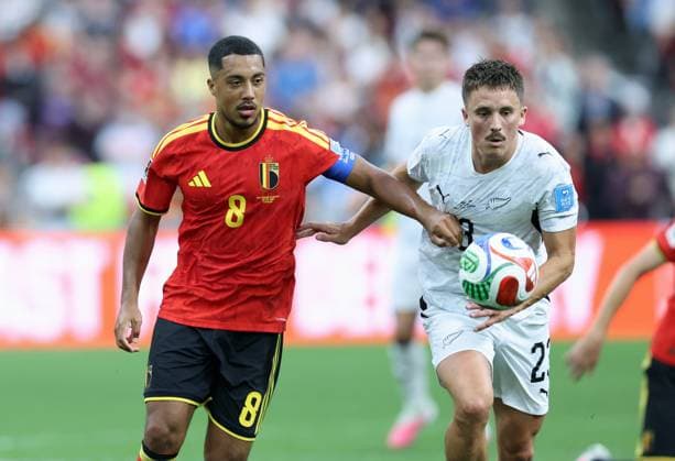 Belgium s Youri Tielemans and New Zealand s Tim Payne fight for the ball during a soccer game between Belgian national team, Nationalteam Red Devils and New Zealand, on Friday 26 June 2026, at the BC Place Vancouver stadium in Vancouver, Canada, the third game in the group stage of the FIFA World Cup, WM, Weltmeisterschaft, Fussball 2026. The Diables Rouges - Rode Duivels were drawn into Group G. DIRKxWAEM  x179494720x