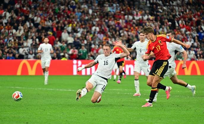 New Zealand s Finn Surman and Belgium s Charles De Ketelaere fight for the ball during a soccer game between Belgian national team, Nationalteam Red Devils and New Zealand, on Friday 26 June 2026, at the BC Place Vancouver stadium in Vancouver, Canada, the third game in the group stage of the FIFA World Cup, WM, Weltmeisterschaft, Fussball 2026. The Diables Rouges - Rode Duivels were drawn into Group G. DIRKxWAEM  x179495808x