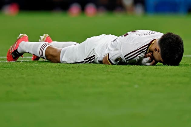 June 26, 2026, Guadalajara, Jalisco, Mexico: Pau CubarsoÂ­ of Spain injured during the match between Uruguay and Spain for the 3st round of the group H of the FIFA World Cup, WM, Weltmeisterschaft, Fussball 2026, at Guadalajara Stadium, in Guadalajara, Mexico on June 26, 2026. Photo: DiaEsportivo Guadalajara Mexico - ZUMAh208 20260626_zsp_h208_049 Copyright: xHeulerxAndreyx