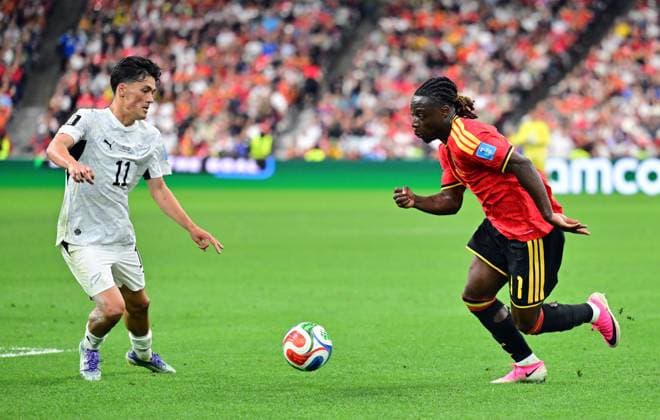 New Zealand s Elijah Just and Belgium s Jeremy Doku fight for the ball during a soccer game between Belgian national team, Nationalteam Red Devils and New Zealand, on Friday 26 June 2026, at the BC Place Vancouver stadium in Vancouver, Canada, the third game in the group stage of the FIFA World Cup, WM, Weltmeisterschaft, Fussball 2026. The Diables Rouges - Rode Duivels were drawn into Group G. DIRKxWAEM  x179495842x