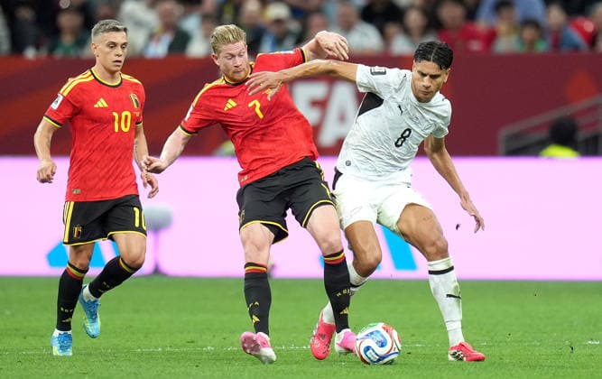 FIFA World Cup, WM, Weltmeisterschaft, Fussball 2026 - Group G - New Zealand vs Belgium Kevin De Bruyne of Belgium and Marko Stamenic (R) of New Zealand in action during the FIFA World Cup 2026 group stage match New Zealand against Belgium, in Vancouver, Canada, 26 June 2026. VANCOUVER Canada  Copyright: xBOBxFRIDx