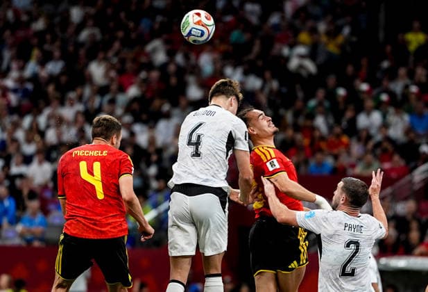 New Zealand v Belgium - FIFA World Cup, WM, Weltmeisterschaft, Fussball 2026 - Group G VANCOUVER, CANADA - JUNE 26: Arthur Theate (2nd R) of Belgium in action against Tyler Bindon of New Zealand during the 2026 FIFA World Cup First Stage Group G match between New Zealand and Belgium at BC Place (Vancouver Stadium) in Vancouver, British Columbia, Canada on June 26, 2026. Ercin Erturk Anadolu British Columbia Canada. Editorial use only. Please get in touch for any other usage.  Copyright: x2026xAnadoluxErcinxErturkx