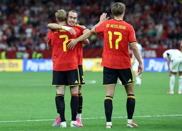 Belgium s Kevin De Bruyne, Belgium s Arthur Theate and Belgium s Charles De Ketelaere celebrate after scoring during a soccer game between Belgian national team, Nationalteam Red Devils and New Zealand, on Friday 26 June 2026, at the BC Place Vancouver stadium in Vancouver, Canada, the third game in the group stage of the FIFA World Cup, WM, Weltmeisterschaft, Fussball 2026. The Diables Rouges - Rode Duivels were drawn into Group G. BRUNOxFAHY  x179496756x