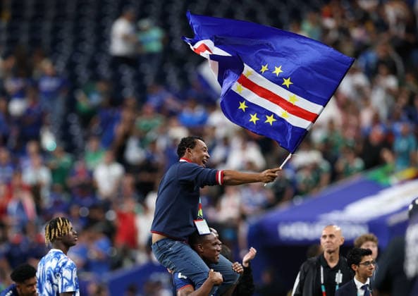 (260627) -- HOUSTON, June 27, 2026 -- Bubista, head coach of Cabo Verde, cheers after the group H match between Cabo Verde and Saudi Arabia at the 2026 FIFA World Cup, WM, Weltmeisterschaft, Fussball at Houston Stadium in Houston, the United States, June 26, 2026. ) (SP)U.S.-HOUSTON-FOOTBALL-FIFA WORLD CUP-GROUP H-CPV VS KSA LixMing 