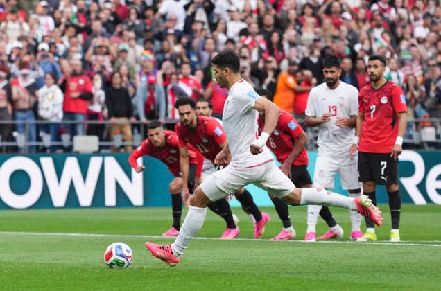 (260627) -- SEATTLE, June 27, 2026 -- Mehdi Taremi (front) of Iran misses a penalty during the group G match between Egypt and Iran at the 2026 FIFA World Cup, WM, Weltmeisterschaft, Fussball at Seattle Stadium in Seattle, the United States, June 26, 2026. ) (SP)U.S.-SEATTLE-FOOTBALL-FIFA WORLD CUP-GROUP G-EGY VS IRN PengxZiyang 