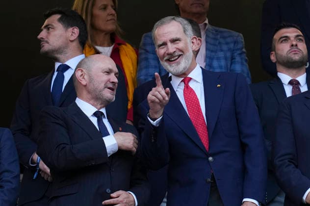 (260627) -- GUADALAJARA, June 27, 2026 -- King Felipe VI (2nd R, front) of Spain gestures before the group H match between Uruguay and Spain at the 2026 FIFA World Cup, WM, Weltmeisterschaft, Fussball at Guadalajara Stadium in Guadalajara, Mexico, June 26, 2026. (Photo by Xinhua) (SP)MEXICO-GUADALAJARA-FOOTBALL-FIFA WORLD CUP-GROUP H-URU VS ESP MartinxZabala 