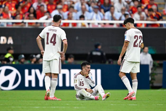 (260627) -- GUADALAJARA, June 27, 2026 -- Alex Baena (C), Aymeric Laporte (L) and Pau Cubarsi of Spain react during the group H match between Uruguay and Spain at the 2026 FIFA World Cup, WM, Weltmeisterschaft, Fussball at Guadalajara Stadium in Guadalajara, Mexico, June 26, 2026. ) (SP)MEXICO-GUADALAJARA-FOOTBALL-FIFA WORLD CUP-GROUP H-URU VS ESP LixMuzi 