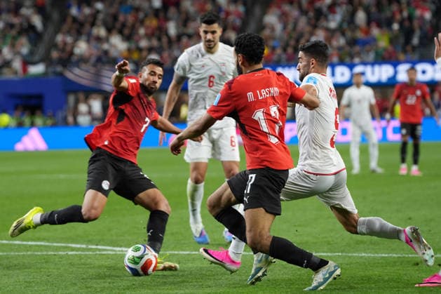 Mahmoud Trezeguet (L) and Mohanad Lashin (C) of Egypt vies for the ball with Mehdi Taremi (R) of Iran during a Group G match at the 2026 FIFA World Cup, WM, Weltmeisterschaft, Fussball between Egypt and Iran at Lumen Field in Seattle, United States, 26 June 2026. FIFA World Cup 2026 - Group G - Egypt vs Iran !ACHTUNG: NUR REDAKTIONELLE NUTZUNG!  Copyright: xOmarxAlonsox AME5097 20260627-55020725183_1