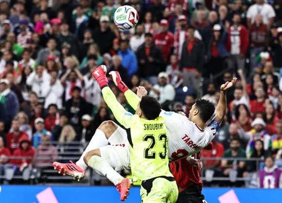 Egypt v Iran - FIFA World Cup, WM, Weltmeisterschaft, Fussball 2026 - Group G SEATTLE, USA - JUNE 26: Mostafa Oufa Shobeir (23) of Egypt in action against Mehdi Taremi (9) of Iran during the 2026 FIFA World Cup First Stage Group G match between Egypt and IR Iran at Lumen Field (Seattle Stadium) in Seattle, Washington, United States on June 26, 2026. Samah Zidan Anadolu Washington United States. Editorial use only. Please get in touch for any other usage.  Copyright: x2026xAnadoluxSamahxZidanx