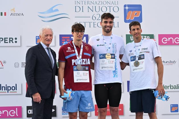 IPA86115025 - Luciano BUONFIGLIO, president of CONI, Michele Lamberti, Apostolos Christou, and Michele Lamberti during the medal ceremony for the men’s 50-meter backstroke on the first day of the 62nd Settecolli International Swimming Trophy at the Foro Italico in Rome, June 26, 2026.  Copyright: xDomenicoxCippitelli IPAxSportx xx 86115025