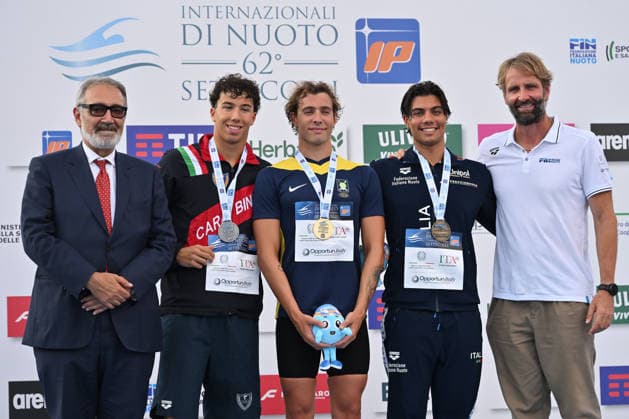IPA86115068 - ROCCA Francesco, President of the Lazio Region, & x9;RAGAINI Alessandro, DE TULLIO Marco, & x9;Luca De Tullio, and Massimiliano Rosolino during the medal ceremony for the men’s 400-meter freestyle on the first day of the 62nd Settecolli International Swimming Trophy at the Foro Italico in Rome, June 26, 2026.  Copyright: xDomenicoxCippitelli IPAxSportx xx 86115068