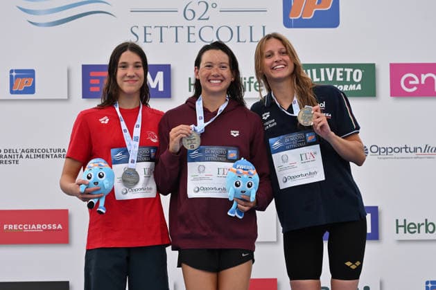 IPA86115146 - MAO Alessandra, HAUGHEY Siobhan and MASCOLO Anna Chiara during the medal ceremony for the women’s 200-meter freestyle on the first day of the 62nd Settecolli International Swimming Trophy at the Foro Italico in Rome, June 26, 2026.  Copyright: xDomenicoxCippitelli IPAxSportx xx 86115146