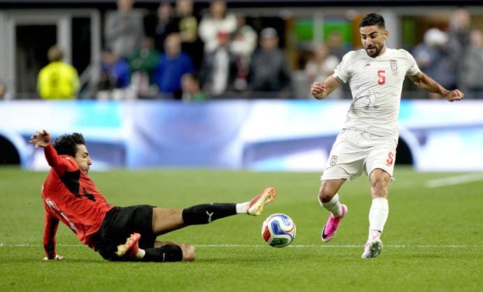 FIFA World Cup, WM, Weltmeisterschaft, Fussball 2026 - Group G - Egypt vs Iran Mohamed Hany (L) of Egypt and Milad Mohammadi of Iran in action during the FIFA World Cup 2026 group stage match Egypt against Iran, in Seattle, USA, 26 June 2026. SEATTLE United States  Copyright: xSTEPHENxBRASHEARx