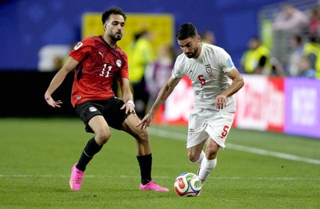 FIFA World Cup, WM, Weltmeisterschaft, Fussball 2026 - Group G - Egypt vs Iran Mostafa Ziko (L) of Egypt and Milad Mohammadi of Iran in action during the FIFA World Cup 2026 group stage match Egypt against Iran, in Seattle, USA, 26 June 2026. SEATTLE United States  Copyright: xSTEPHENxBRASHEARx