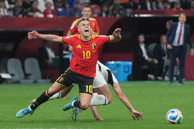 June 26, 2026, Vancouver, Bc, CANADA: Belgium s Leandro Trossard (10) is upended by New Zealand s Liberato Cacace (13) during the second half of a World Cup Group G soccer match, in Vancouver, on Friday, June 26, 2026. Canada News - June 26, 2026  - ZUMAc35_ 20260626_zaf_c35_362 Copyright: xDarrylxDyckx