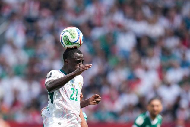 Senegal v Iraq - 2026 FIFA World Cup, WM, Weltmeisterschaft, Fussball Group I Habib Diarra 21 of Senegal heads the ball during the 2026 FIFA World Cup Group I match between Senegal and Iraq at Toronto Stadium. on June 26, 2026 in Toronto, Canada. (Photo by Leonardo Ramirez Eyepix Group) Copyright: xLeonardoxRamirezx xEyepixxGroupx LR26062026-03072