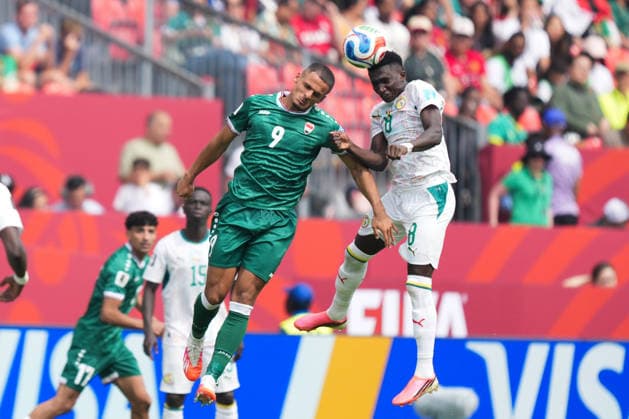 Senegal v Iraq - 2026 FIFA World Cup, WM, Weltmeisterschaft, Fussball Group I Ali Alhamadi 09 of Iraq and Lamine Camara 08 of Senegal battle for the ball during the 2026 FIFA World Cup Group I match between Senegal and Iraq at Toronto Stadium. on June 26, 2026 in Toronto, Canada. (Photo by Leonardo Ramirez Eyepix Group) Copyright: xLeonardoxRamirezx xEyepixxGroupx LR26062026-03564