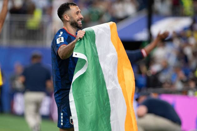 Roberto Lopes of Cabo Verde celebrates with a Ireland flag during the FIFA World Cup, WM, Weltmeisterschaft, Fussball 2026 Group D match between Cape Verde and Saudi Arabia at Houston Stadium in Houston, Texas, United States, on June 26th, 2026. (Photo by Riquelve Nata Sports Press Photo)  Copyright: xRiquelvexNata SportsxPressxPhotox Sportspressphoto_SPR178031