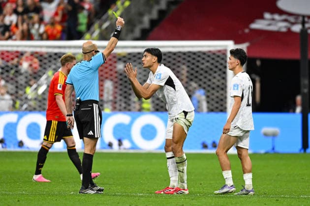 Match referee Adham Mohammad Tumah Makhadmeh shows a yellow card to Marko Stamenic of New Zealand, New Zealand All Whites v Belgium, Group G football match of the FIFA World Cup, WM, Weltmeisterschaft, Fussball 2026 at BC Place, Vancouver, Canada on Friday 26 June 2026. Photo: Andrew Cornaga Vancouver Canada Copyright: xAndrewxCornaga x