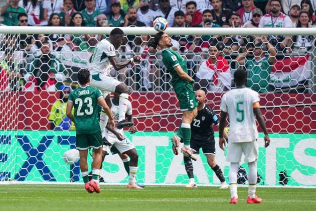 Senegal v Iraq - 2026 FIFA World Cup, WM, Weltmeisterschaft, Fussball Group I Akam Hashim 05 of Iraq defending during the 2026 FIFA World Cup Group I match between Senegal and Iraq at Toronto Stadium. on June 26, 2026 in Toronto, Canada. (Photo by Leonardo Ramirez Eyepix Group) Copyright: xLeonardoxRamirezx xEyepixxGroupx LR26062026-03112