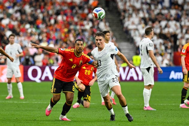 Youri Tielemans of Belgium and Ryan Thomas of New Zealand, New Zealand All Whites v Belgium, Group G football match of the FIFA World Cup, WM, Weltmeisterschaft, Fussball 2026 at BC Place, Vancouver, Canada on Friday 26 June 2026. Photo: Andrew Cornaga Vancouver Canada Copyright: xAndrewxCornaga x